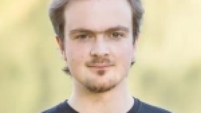 Tövisháti András